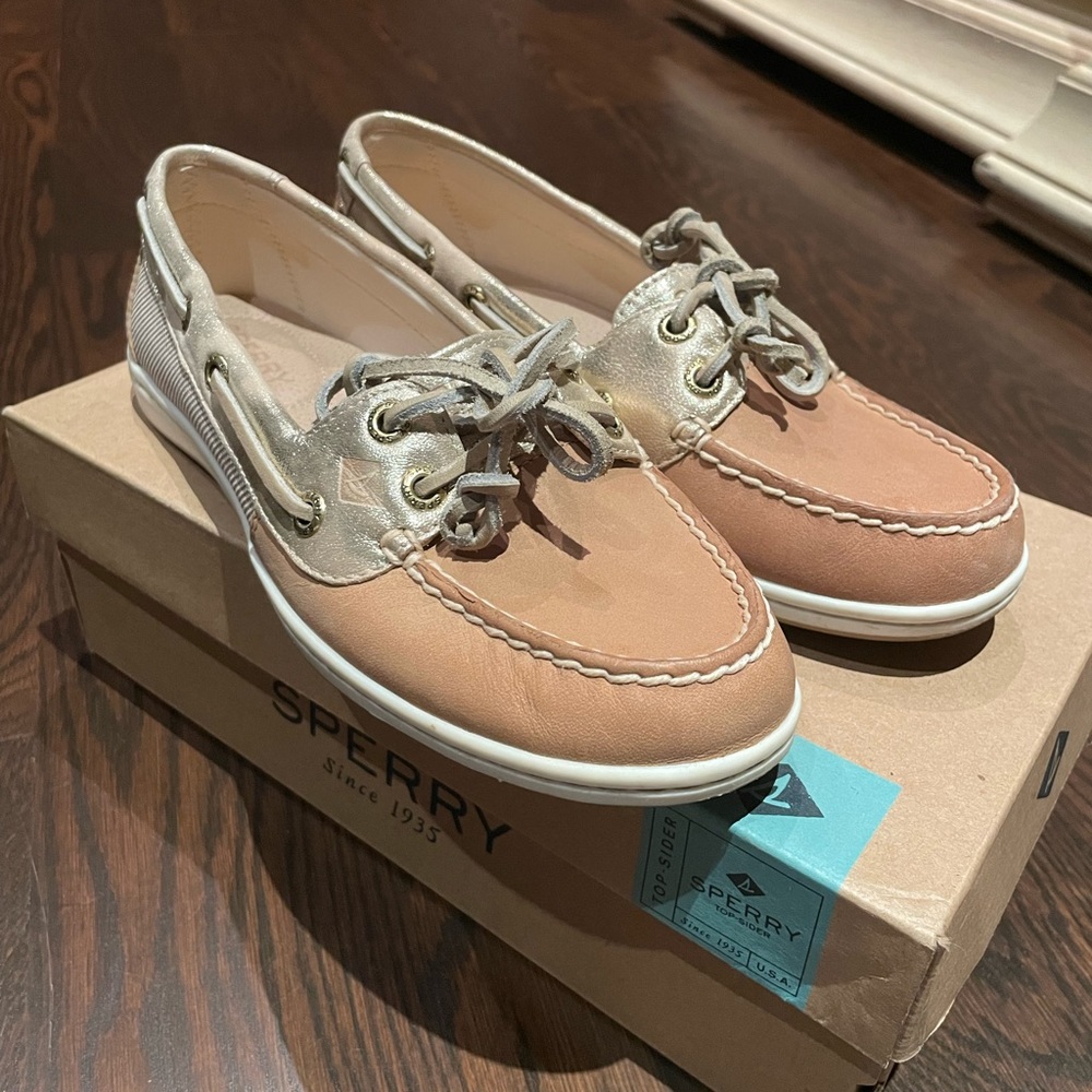 WOMEN’S SPERRY’S